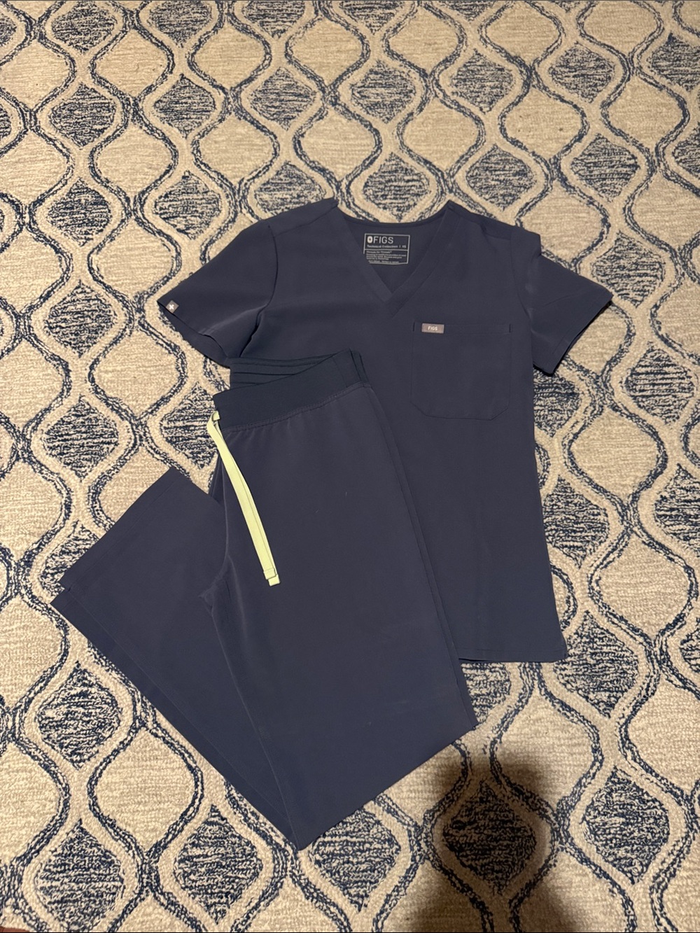 Figs Women’s scrubs Set with Lime Drawstring